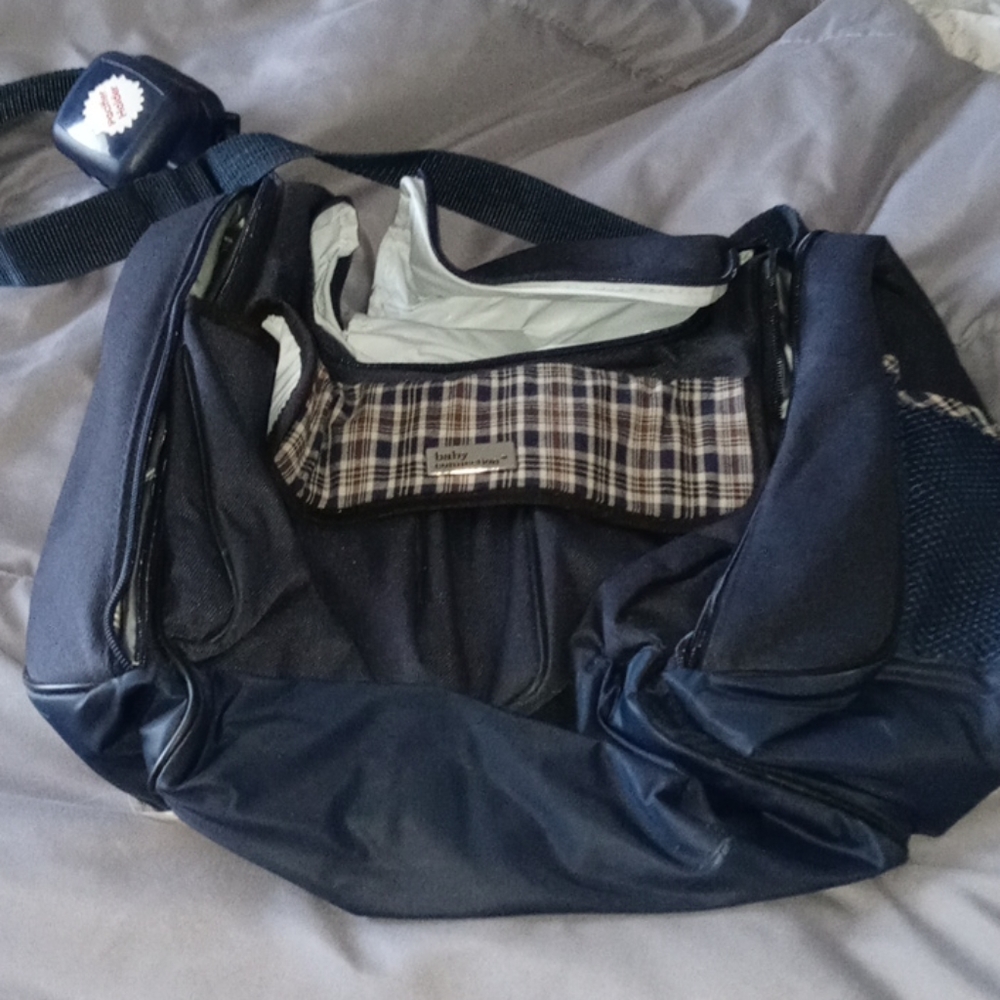 Baby Connection multi-compartmrnt diaper bag - Picture 2 of 4